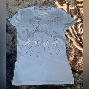 🇬🇧101 Dalmatians London Light Blue Graphic Tee Juniors Sz M Disney Couture Y2K